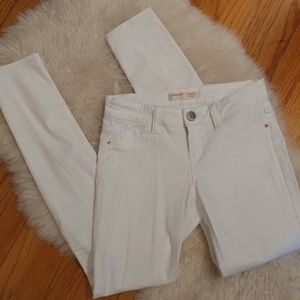 No Boundaries white skinnies
